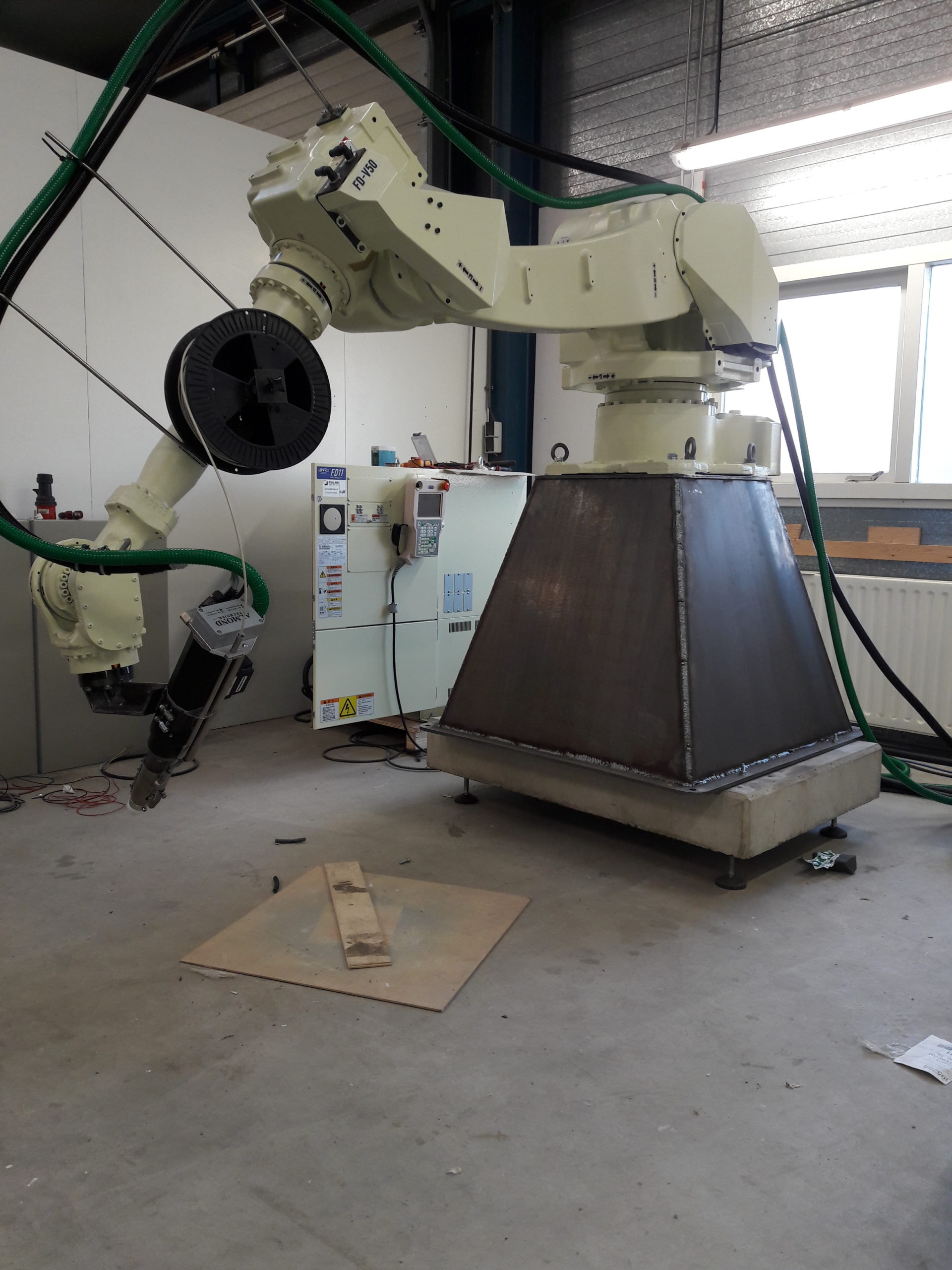 Automated welding machine