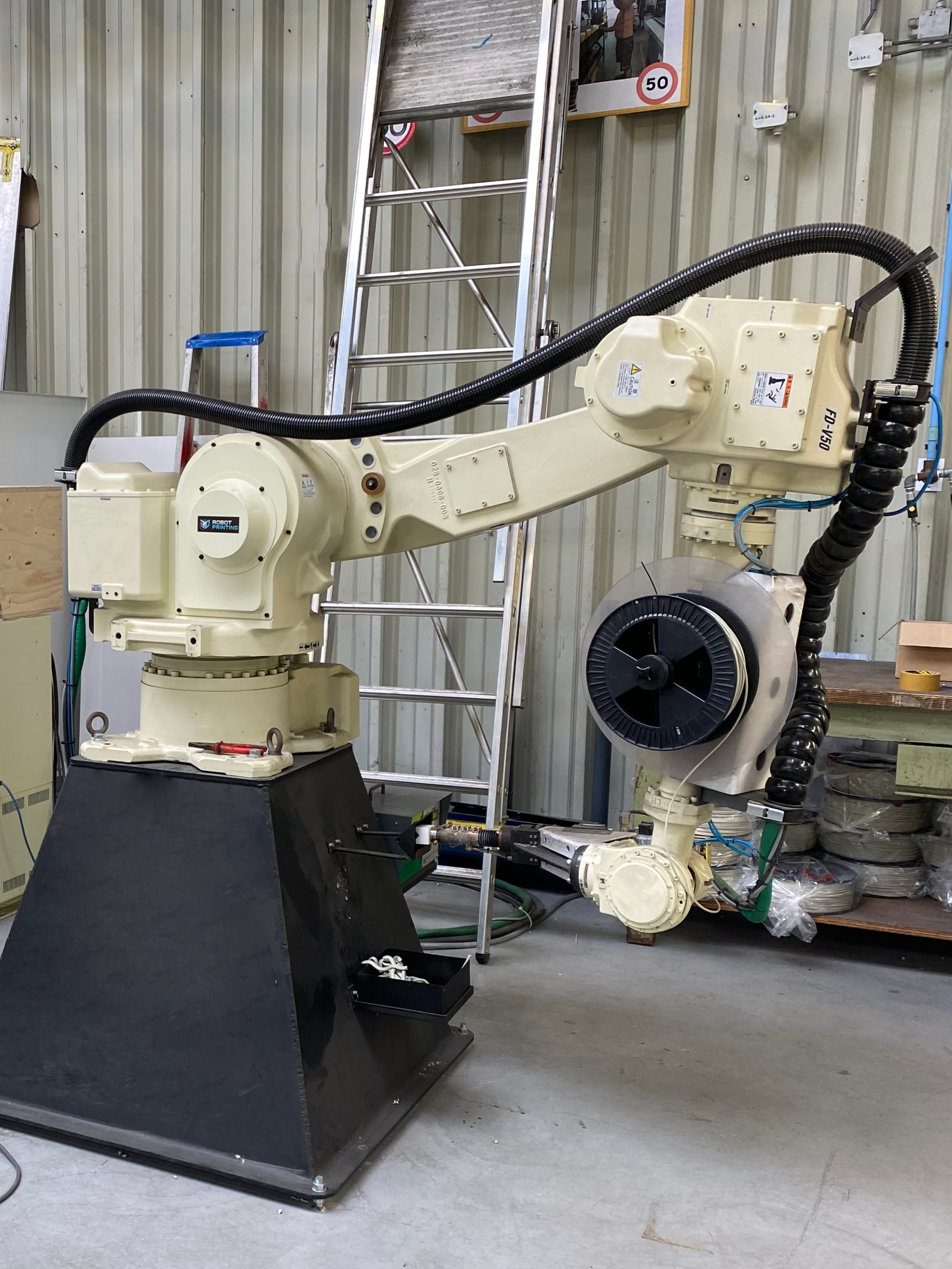 Robotic arm for welding
